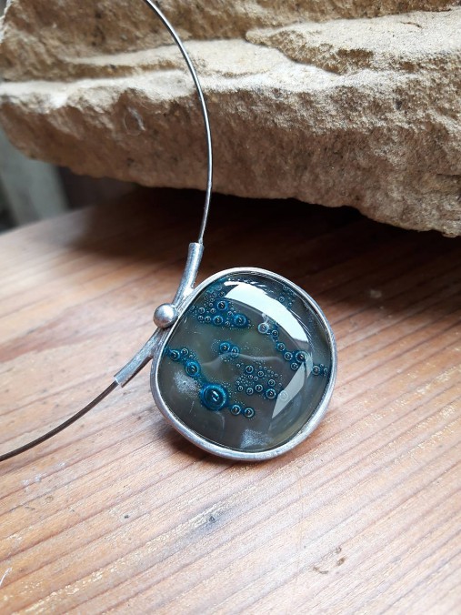 Náhrdelníky - Sklenený prívesok/tmavozelená a smaragdová - 12180768_