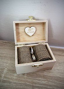 Prstene - Krabička na obrúčky (So srdiečkom s iniciálami a dátumom svadby) - 12180853_