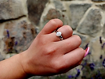 Prstene - Prsteň Opál z rhodiovaného striebra - 12186070_