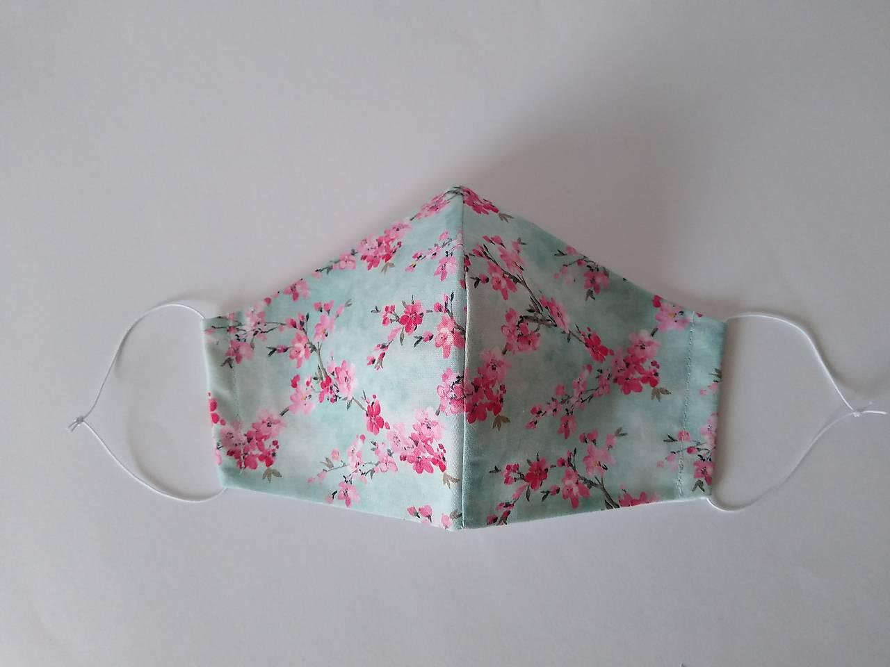 Dizajnové rúško sakura prémiová bavlna antibakteriálne s časticami striebra dvojvrstvové tvarované