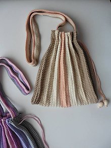 Kabelky - Farebné plisované kabelko-batôžky (svetlo béžová/béžová/smotanová/marhuľová) - 12187378_