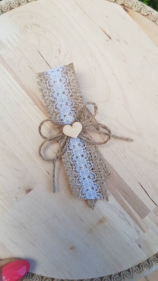 Svadobné pierka - jutové vintage pierko s čipkou (jutové pierko s čipkou pre rodičov, svedkov) - 12191953_