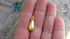 Komponenty - Prívesok perlová slza ozdobná 8 x 15 mm, 1 ks (žltá) - 12190430_