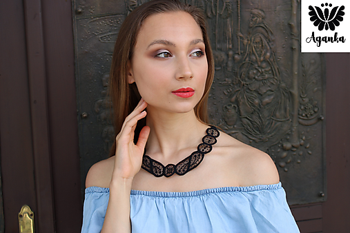 Náhrdelníky - Elegantný vyšívaný náhrdelník - 12191872_