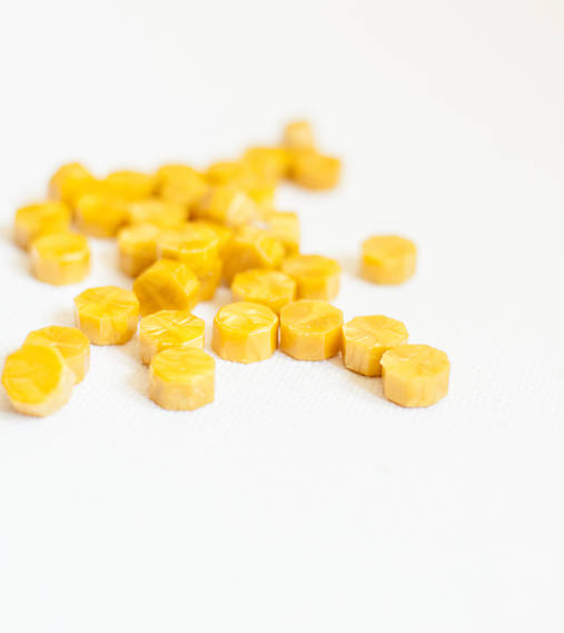 Pečatný vosk - granulát / až 40 odtieňov (Žltá metalická)