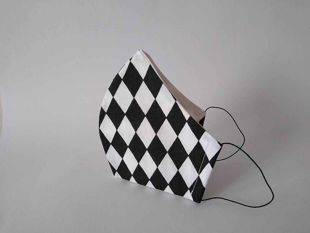 Dizajnové rúško kosoštvorce tvarované dvojvrstvové