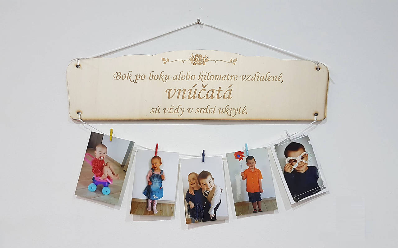 Drevená tabuľka bok po boku vnúčatá 55x15cm