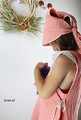Detské čiapky - Čerešňová - detská mušelínová šatka so šiltom - 12198745_