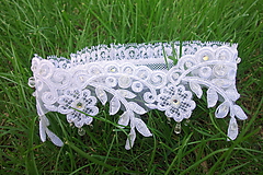 Spodná bielizeň - biely svadobný podväzok - číre korálky /18€/ - 12202838_