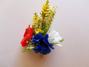 Svadobné pierka - folklórne pierko pre ženícha z lúčnych kvetov - 10332723_