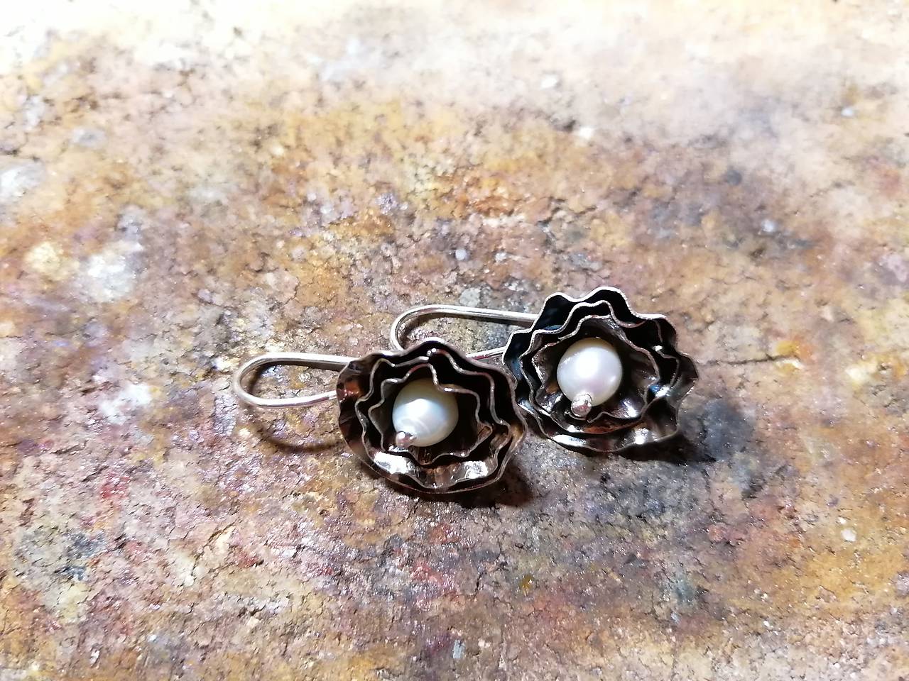 Strieborné náušnice s perlou