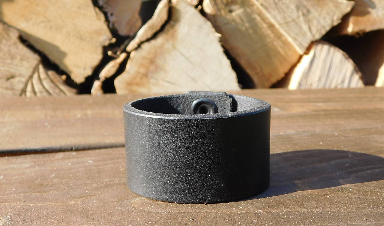 Jednoduchý čierny náramok