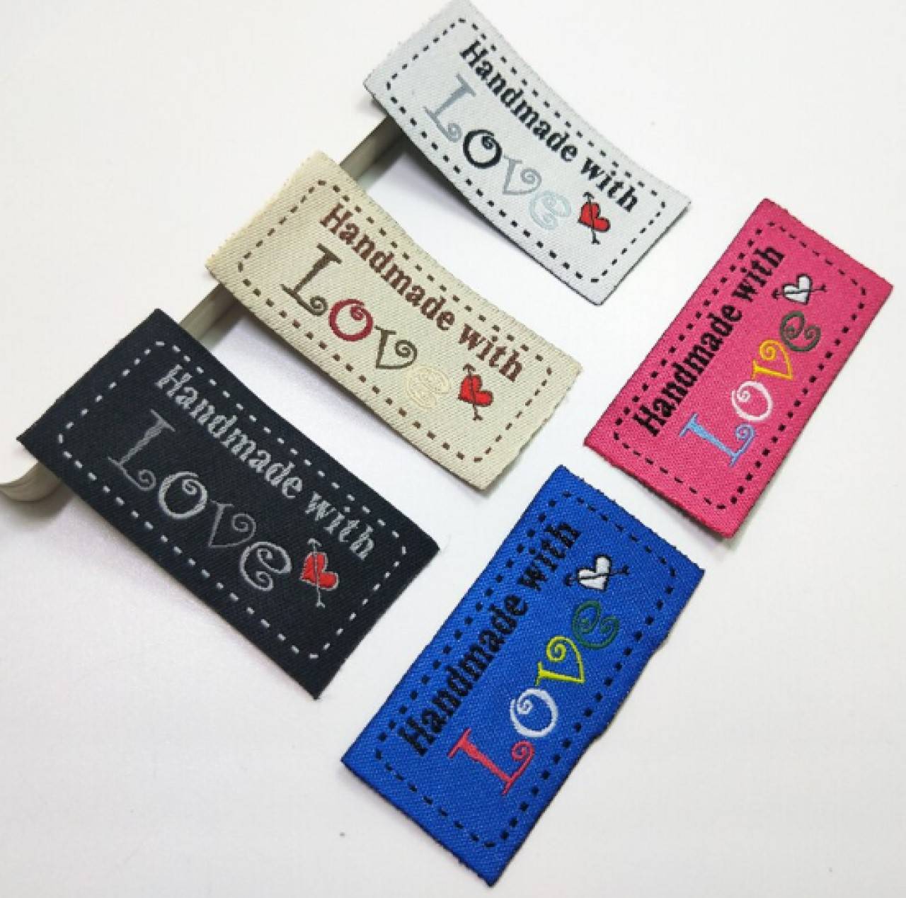 NT104 Nášivka textilná handmade with love, 5 x 2 cm