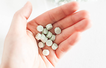 Suroviny - Pečatný vosk - granulát / až 40 odtieňov (Mint púdrová perleťová) - 12232930_