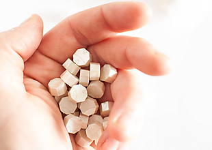 Suroviny - Pečatný vosk - granulát / až 40 odtieňov (Čistá perleť) - 12232967_