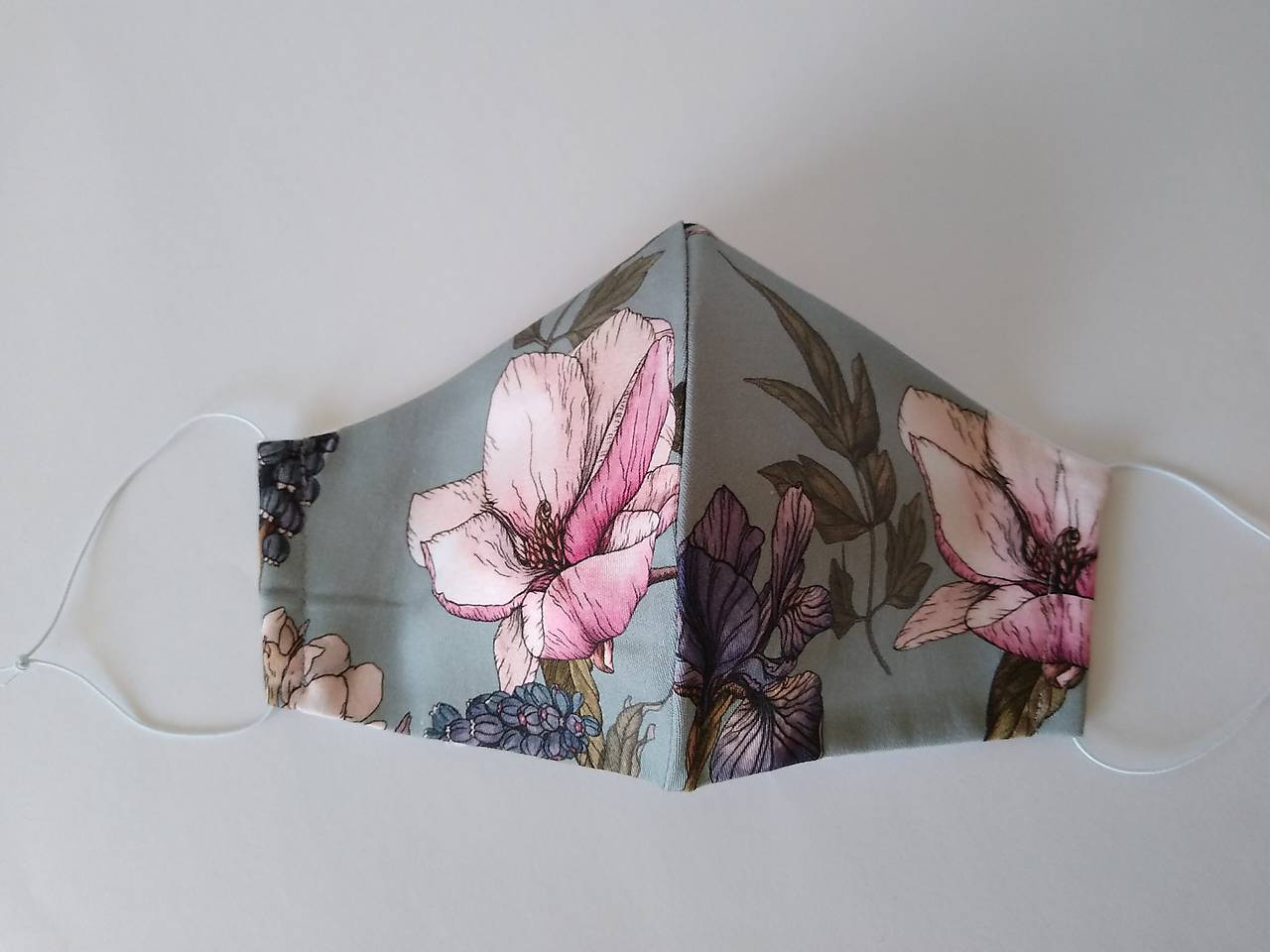 Dizajnové rúško kvety sivé prémiová bavlna antibakteriálne s časticami striebra dvojvrstvové tvarované