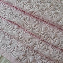 Úžitkový textil - Ružová zástena so smotanovými slimáčikmi - 12233346_