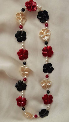 Sady šperkov - Náhrdelník a náušnice umelé fialky (krémová-červená-čierna) - 12233469_