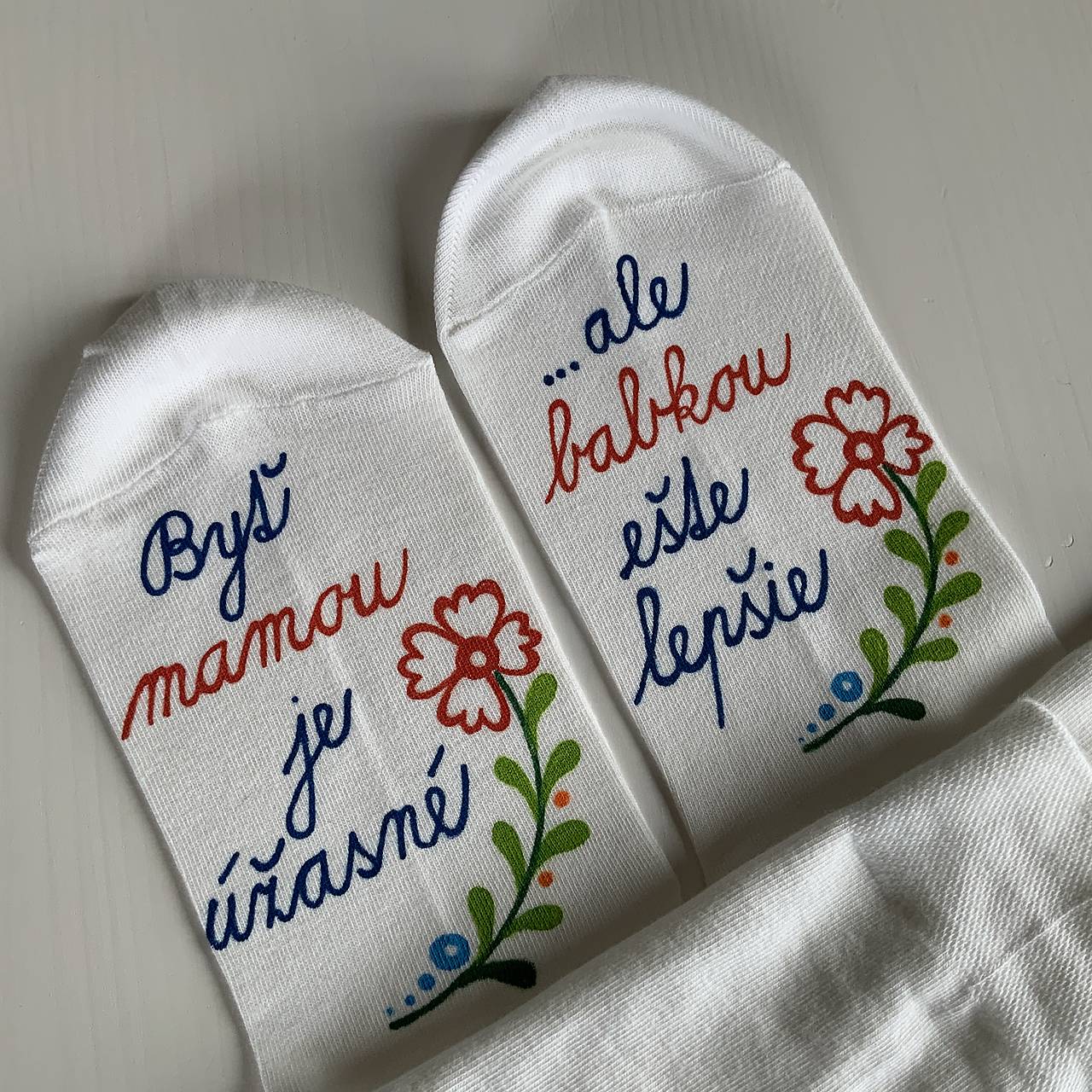 Maľované ponožky pre šťastnú mamu a babku (folk)