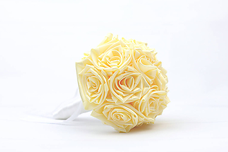 Kytice pre nevestu - Saténová kytica svadobná bledožltá ruže - 12258079_