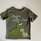 Detské oblečenie - Maľované tričko s nápisom “Bude zo mňa veľký brat” ( (olivovozelené - s dinosaurami) - 12256903_