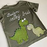 Detské oblečenie - Maľované tričko s nápisom “Bude zo mňa veľký brat” ( (olivovozelené - s dinosaurami) - 12256904_