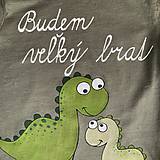 Detské oblečenie - Maľované tričko s nápisom “Bude zo mňa veľký brat” ( (olivovozelené - s dinosaurami) - 12256906_