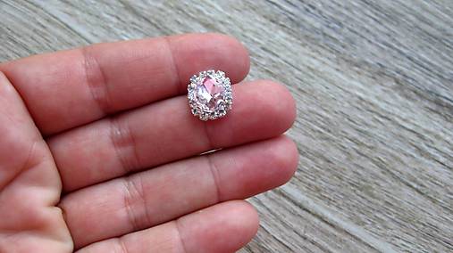 Komponenty - Našívací sklenený kabošon, aplikácia v kovovom lôžku štrasovom 8 x 10 mm, 1 ks (svetlo ružový) - 12262873_