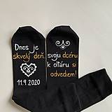 Ponožky, pančuchy, obuv - Maľované ponožky pre ocka nevesty (čierne “písaným” písmom) - 12264702_