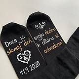 Ponožky, pančuchy, obuv - Maľované ponožky pre ocka nevesty (čierne “písaným” písmom) - 12264703_
