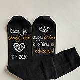 Ponožky, pančuchy, obuv - Maľované ponožky pre ocka nevesty (čierne “písaným” písmom) - 12264704_