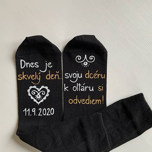 Maľované ponožky pre ocka nevesty (čierne s bielo zlatým nápisom)