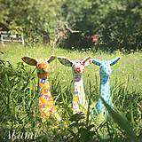 Hračky - veselá žirafka (18 cm s hrkálkou) - 12267251_