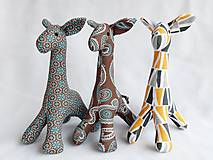 Hračky - veselá žirafka (18 cm s hrkálkou) - 12267262_