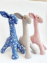 Hračky - veselá žirafka (18 cm s hrkálkou) - 12267273_
