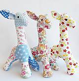 Hračky - veselá žirafka (18 cm s hrkálkou) - 12267293_