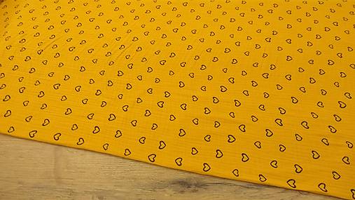 Textil - Gazovina s potlačou - cena za 10 centimetrov (Srdiečka na žltom) - 12270590_