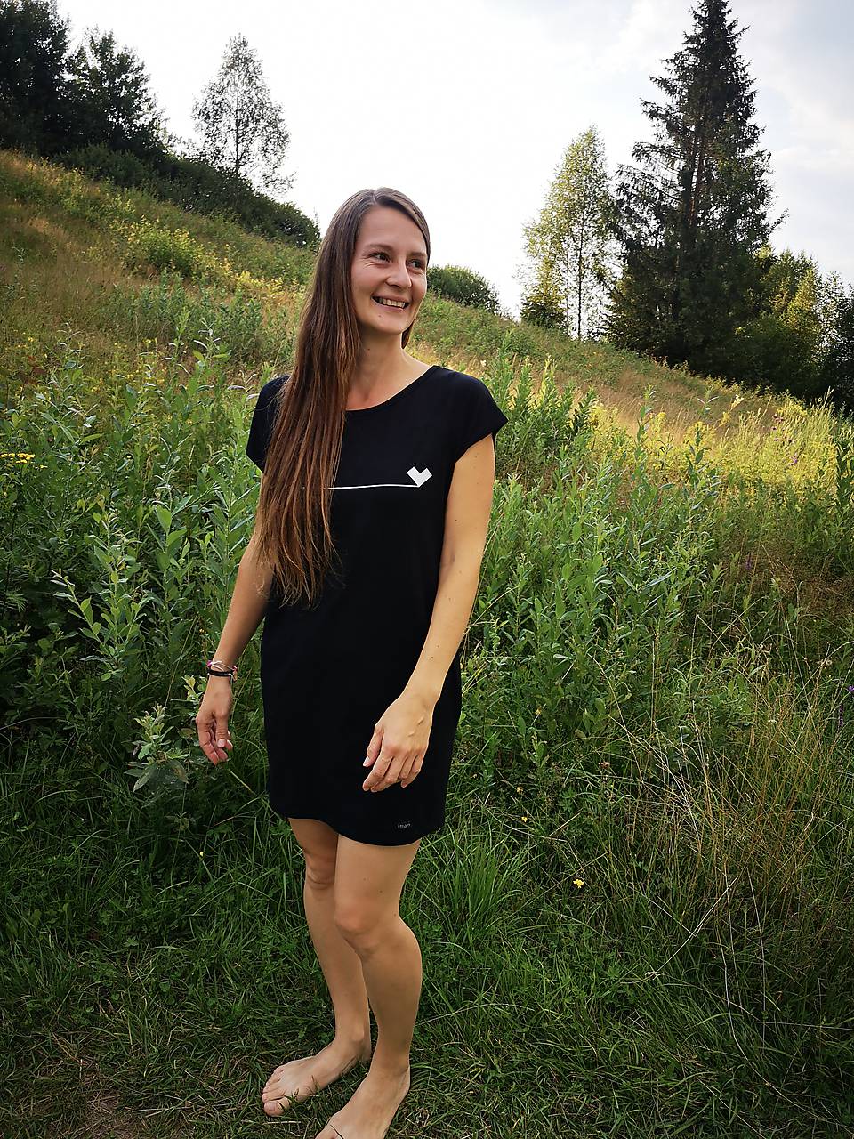 Šaty rovný strih M15-el čierne s bielym srdiečkom