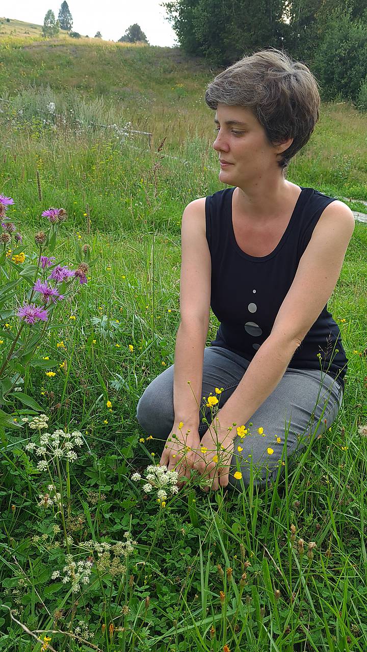 Tielko klasický strih, čierne, strieborné kruhy