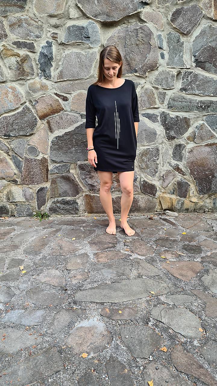 Šaty rovný strih M15 - el - IIII čierne, dĺžka 90cm