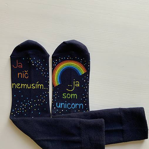 Maľované ponožky s nápisom: Ja nič nemusím, ja som unicorn (tmavomodré (39-41, 42-44, 45-47))