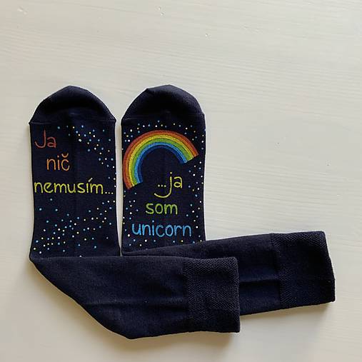 Maľované ponožky s nápisom: Ja nič nemusím, ja som unicorn (tmavomodré (39-41, 42-44, 45-47))