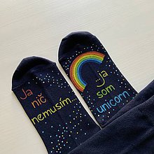 Ponožky, pančuchy, obuv - Maľované ponožky s nápisom: Ja nič nemusím, ja som unicorn (tmavomodré (39-41, 42-44, 45-47)) - 12273770_