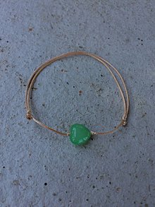 Náramky - jednoduchý šnúrkový náramok so srdcom z minerálu (Jadeitové srdce zelené) - 12271815_