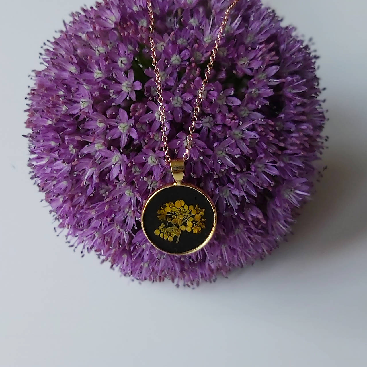Lúčne kvety zlatý náhrdelník - black