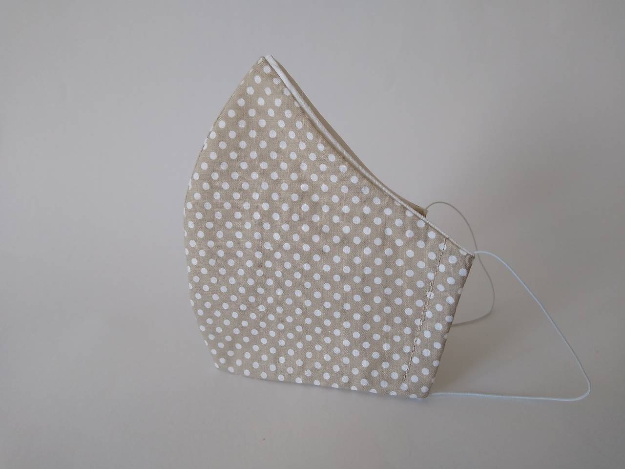 Dizajnové rúško bodka béžová 3 mm tvarované dvojvrstvové