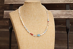 Náhrdelníky - Letný náhrdelník z minerálov akvamarín, jadiet, krištáľ, howlit - 12286341_