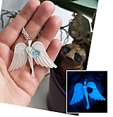 Iné šperky - Ochranný anjelik do auta (Fosforkujúci "bielo"-modrý s AB srdiečkom) - 12302394_