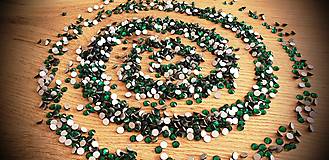 Komponenty - Ozdobné kamienky 4 mm -Emerald - 100 kusov - 12309978_