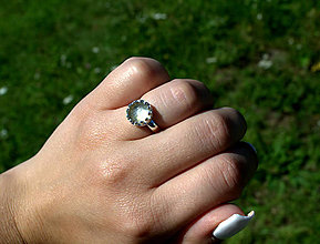 Prstene - Prsteň Prehnit z rhodiovaného striebra - 12309756_